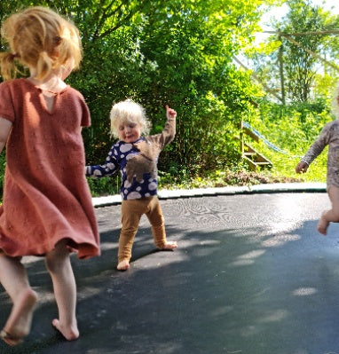 Trampolinen som en naturlig del af en børnevenlig have